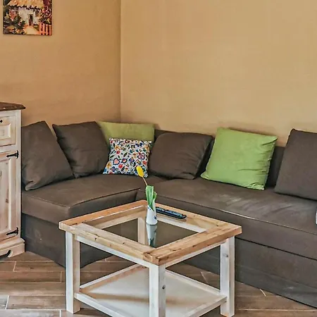 3 Bedroom Amazing In Casa de Férias Kopalino