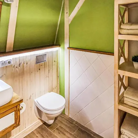 3 Bedroom Amazing In Casa de Férias Kopalino